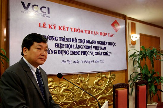ສະຫະສະມາຄົມໝູ່ບ້ານຫັດຖະກຳ ລົງນາມໃນຂໍ້ຕົກລົງຮ່ວມມືກັບ VCCI - ảnh 1
